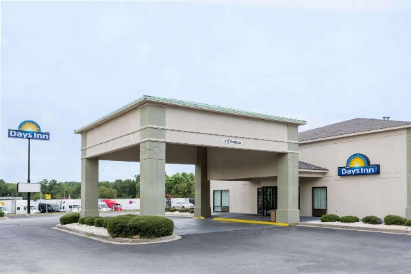 Days Inn by Wyndham Lugoff image 1