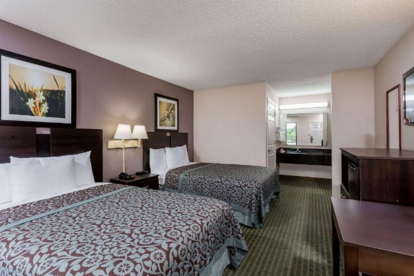 Days Inn by Wyndham Lugoff image 11