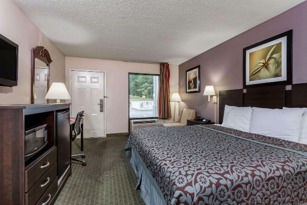 Days Inn by Wyndham Lugoff image 6