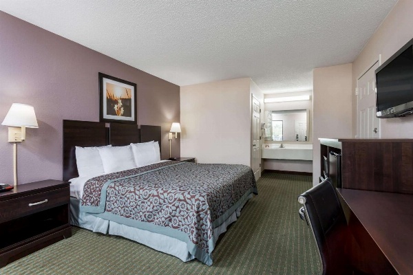 Days Inn by Wyndham Lugoff image 7